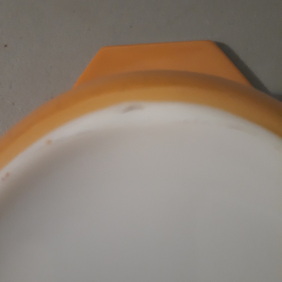 Another vintage Pyrex dish, series #045, 2.5 qt Casserole Dish. - Picture 7 of 7